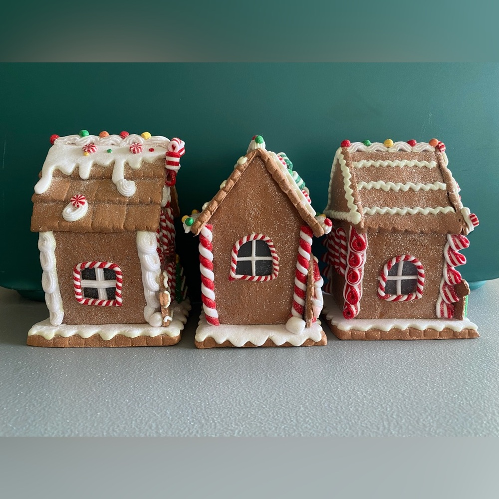 Festive Gingerbread House light up Decor Set - Picture 5 of 5